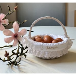 Wiklinowy koszyk personalizowany z koronką